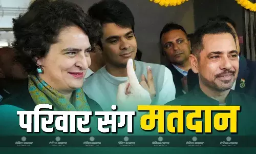 प्रियंका गांधी ने परिवार के साथ किया मतदान, दिल्ली की जनता से की खास अपील, कहा - संविधान ने आपको...
