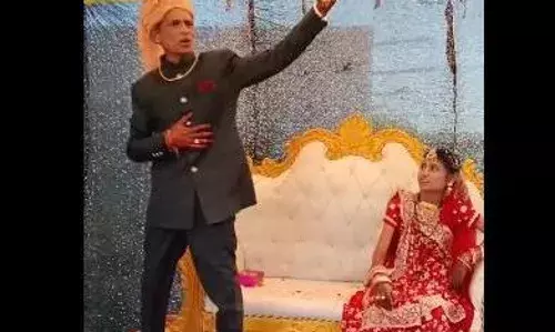 शादी में इतना खुश था दूल्हा कि स्टेज पर नॉनस्टॉप नाचा, वापस बैठने के बाद कर दी कुछ ऐसी हरकत, सारे बाराती रह गए दंग