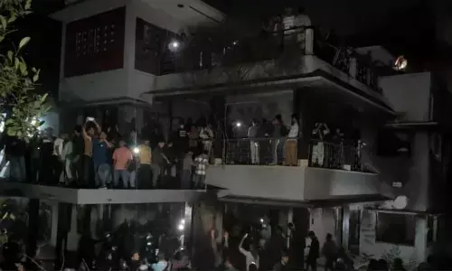 कई शहरों में शुरू हुई हिंसा, प्रदर्शनकारियों ने शेख हसीना के पिता मुजीबुर्रहमान के घर पर किया हमला