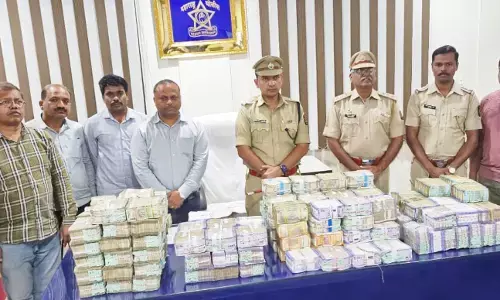 पांच करोड़ रुपए के बदले बैंक प्रबंधक को मिलने थे दो करोड़