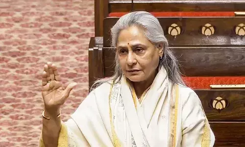 राज्यसभा में जमकर गरजी सपा सांसद जया बच्चन, वोटिंग के दौरान बुर्के उठाने पर जताई नाराजगी राज्यसभा में जमकर गरजी सपा सांसद जया बच्चन, वोटिंग के दौरान बुर्के उठाने पर जताई नाराजगी