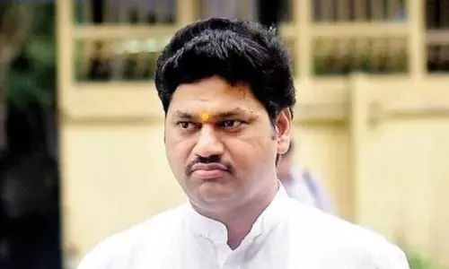 मंत्री धनंजय मुंडे को फैमिली कोर्ट से बड़ा झटका, 2 लाख अंतरिम भरण-पोषण देने का आदेश