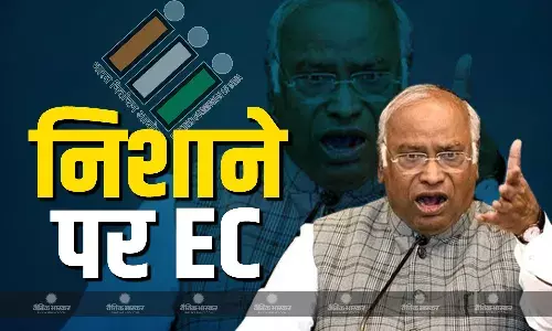 राहुल गांधी के बाद मल्लिकार्जुन खरगे ने साधा EC पर निशाना, कहा नहीं बनने देंगे मैनीप्युलेटेड डेमोक्रेसी