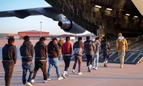 अमेरिका से और 487 अवैध भारतीय प्रवासी भेजे जाएंगे भारत, बुरे बर्ताव पर मोदी सरकार ने कही ये बात अमेरिका से और 487 अवैध भारतीय प्रवासी भेजे जाएंगे भारत, बुरे बर्ताव पर मोदी सरकार ने कही ये बात