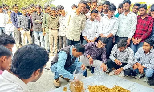 कृषि महाविद्यालय में विद्यार्थियों को मशरूम उत्पादन पर दिया गया प्रशिक्षण