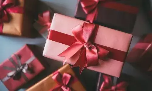 चॉकलेट के साथ करना चाहते हैं कुछ यूनिक गिफ्ट, तो यहां से लें कमाल के 11 आइडियाज चॉकलेट के साथ करना चाहते हैं कुछ यूनिक गिफ्ट, तो यहां से लें कमाल के 11 आइडियाज