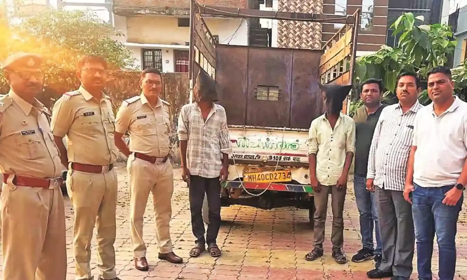 दुकान के सामने खड़ा मालवाहक चुराने वाले 2 आरोपी गिरफ्तार