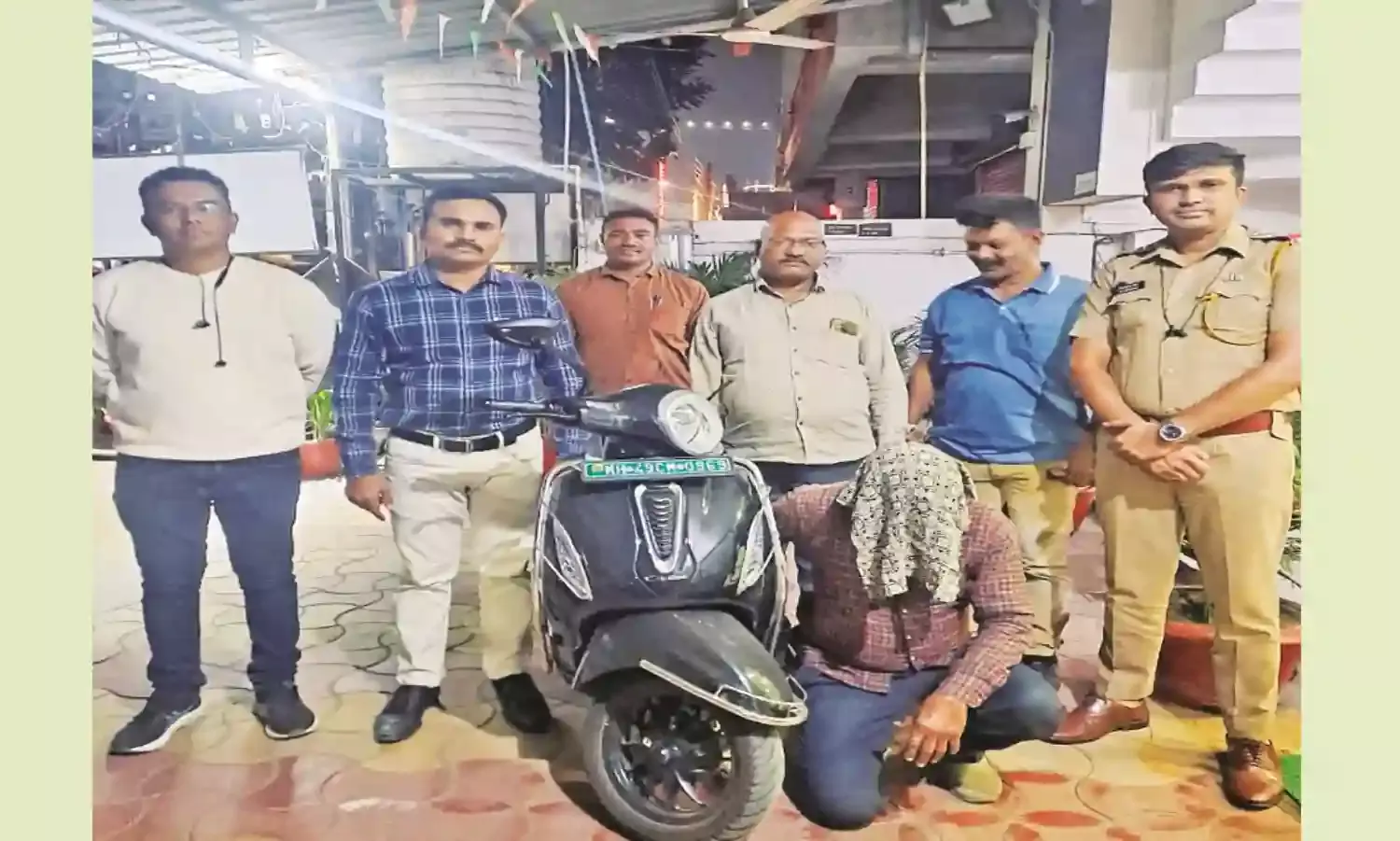 ऑर्डिनेंस फैक्टरी में बने कारतूस के साथ आरोपी गिरफ्तार, पुलिस की कार्रवाई