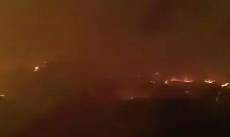 गुजरात में अंकलेश्वर के कबाड़ गोदाम में लगी आग, फायर बिग्रेड टीम मौके पर मौजूद, देखें VIDEO