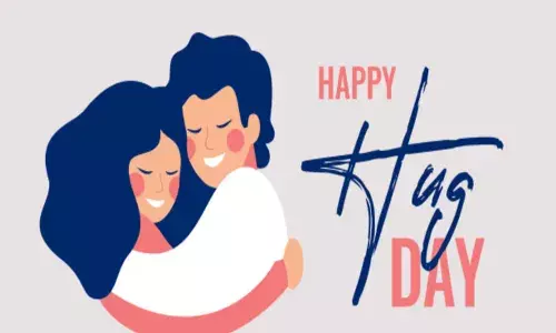वैलेंटाइन वीक का छटवां दिन होता है हग डे, जानें एक दूसरे को हग करने का महत्व!