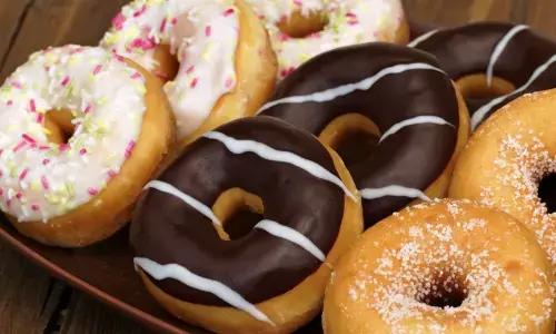 इस हग डे को मनाएं अलग तरीके से, मीठे से करें शुरुआत और बनाएं एक दूसरे के लिए डोनट, यहां से जान लें आसान रेसिपी