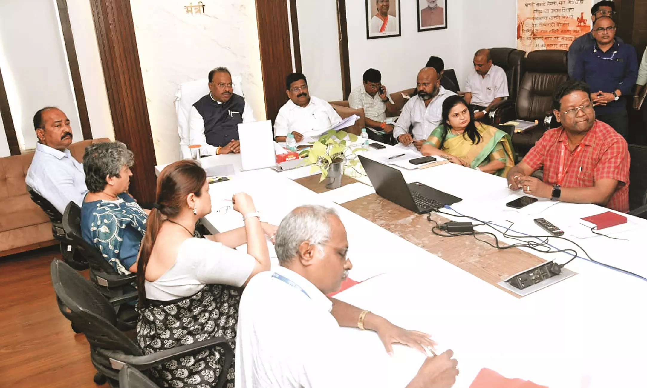 नागपुर के फुटाला तालाब परिसर के लॉन, मकान तोड़ने के आदेश नागपुर के फुटाला तालाब परिसर के लॉन, मकान तोड़ने के आदेश