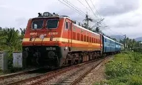 ट्रेनों के आरक्षण हुए फुल , सबसे अधिक भीड़ वाला मार्ग मुंबई, पुणे, दिल्ली, गुजरात का सूरत और अहमदाबाद ट्रेनों के आरक्षण हुए फुल , सबसे अधिक भीड़ वाला मार्ग मुंबई, पुणे, दिल्ली, गुजरात का सूरत और अहमदाबाद