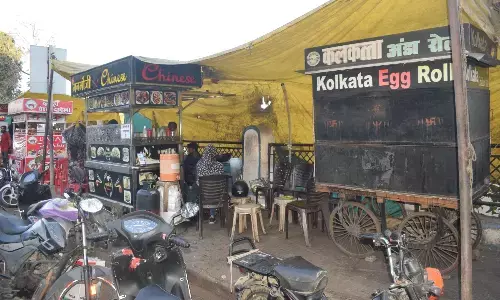 रोजाना 10 करोड़ का कारोबार प्रभावित, मांसाहार होटलें, ठेले बंद