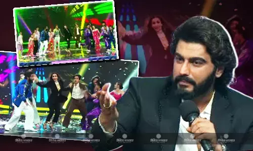 मलाइका अरोड़ा के डांस रियलिटी शो में पहुंचे अर्जुन कपूर, एक्स गर्लफ्रेंड का डांस देख हुई बोली बंद, वीडियो सोशल मीडिया पर वायरल मलाइका अरोड़ा के डांस रियलिटी शो में पहुंचे अर्जुन कपूर, एक्स गर्लफ्रेंड का डांस देख हुई बोली बंद, वीडियो सोशल मीडिया पर वायरल