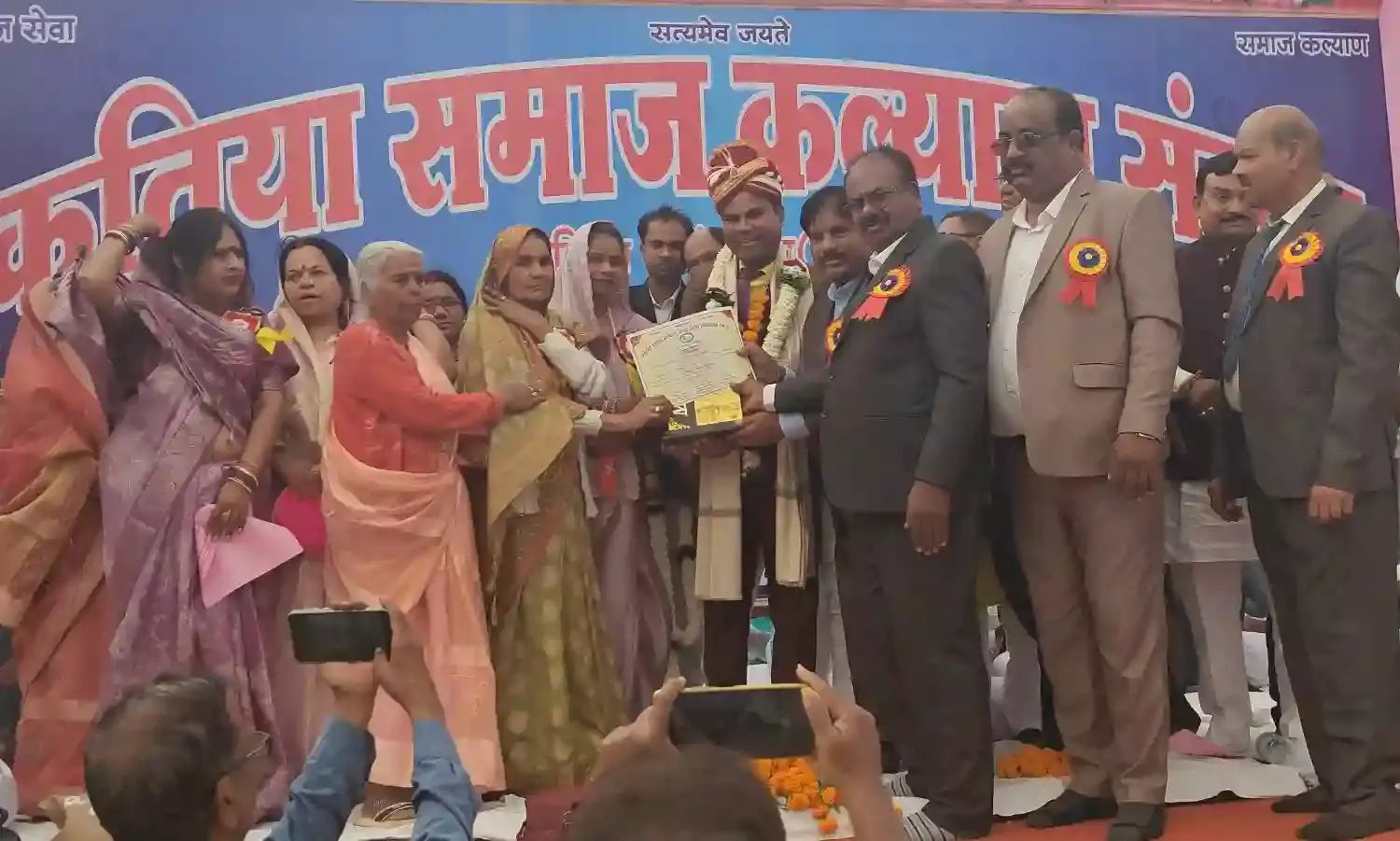 कतिया विभूति सम्मान से सम्मानित हुए डॉ. अरुण खोबरे