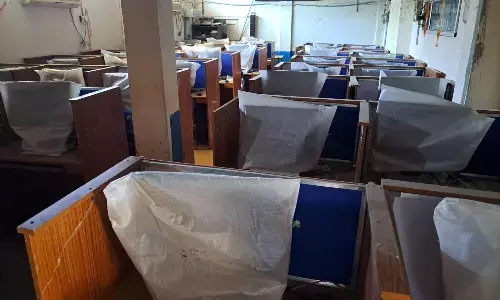 भास्कर खास, स्कूलों के एआई लैब में धूल खा रहे कम्प्यूटर