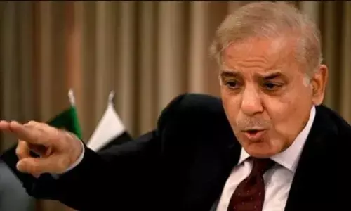 आतंकवाद पर डोनाल्ड ट्रंप और पीएम मोदी के बयान पर पाकिस्तान बौखलाया, पड़ोसी मुल्क के विदेश प्रवक्ता का आया रिएक्शन आतंकवाद पर डोनाल्ड ट्रंप और पीएम मोदी के बयान पर पाकिस्तान बौखलाया, पड़ोसी मुल्क के विदेश प्रवक्ता का आया रिएक्शन