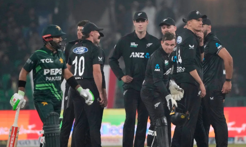 खिताबी जंग में कीवियों ने मेजबान पाकिस्तान को धोया, घर में घुंस कर दी मात, 5 विकेटों से जीता मुकाबला