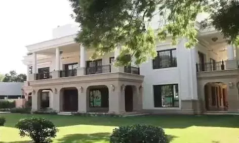 केजरीवाल के शीशमहल आवास पर सियासत गर्म, बीजेपी सांसद मनोज तिवारी ने भी बोला हमला