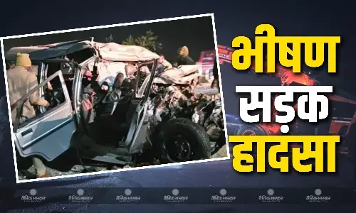 प्रयागराज-मिर्जापुर हाईवे पर बोलेरो -बस में भीषण टक्कर, 10 की मौत 19 घायल