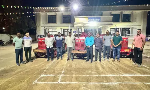 चंद्रपुर में रेत लदे ट्रक, ट्रैक्टर सहित 74 लाख रुपए का माल जब्त