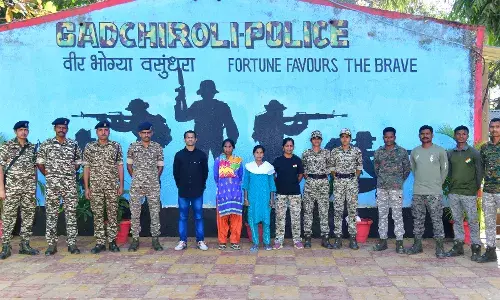 गडचिरोली में तीन खूंखार नक्सलियों ने किया सरेंडर, 38 लाख का था इनाम