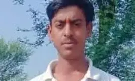 बीड के पास अनियंत्रित बाइक 30 फीट नहर में जा गिरी, एक युवक की मौत बीड के पास अनियंत्रित बाइक 30 फीट नहर में जा गिरी, एक युवक की मौत