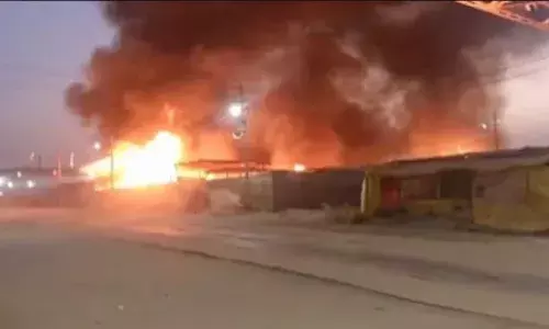फिर आग की चपेट में आया महाकुंभ मेला क्षेत्र, कई पंडाल जलकर हुए खाक, मौके पर पहुंची फायर ब्रिगेड