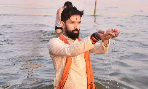 चिराग पासवान ने अपने परिवार के साथ महाकुंभ में लगाई डुबकी, कहा- सौभाग्य है कि संगम में स्नान करने का अवसर मिला चिराग पासवान ने अपने परिवार के साथ महाकुंभ में लगाई डुबकी, कहा- सौभाग्य है कि संगम में स्नान करने का अवसर मिला