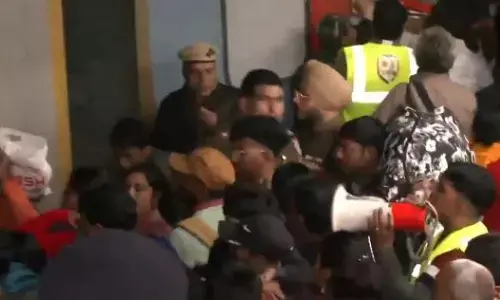 तीन बच्चों समेत 15 लोगों की हुई मौत, 15 लोग हुए घायल, रेल मंत्री ने दिए जांच के आदेश