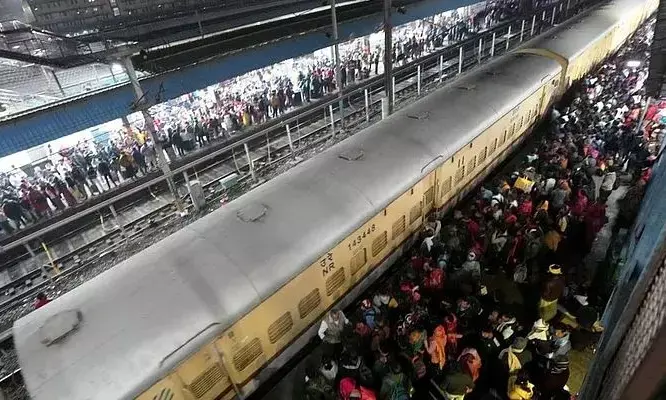 दिल्ली रेलवे स्टेशन पर अचानक कैसा हुआ बड़ा हादसा, भारतीय वायुसेना ने बताई आखों देखी घटना