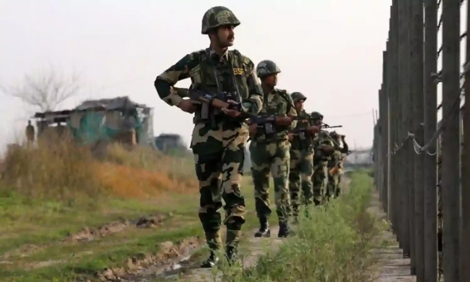 पाकिस्तानी सैनिकों ने जम्मू-कश्मीर के पुंछ सेक्टर में की गोलीबारी, भारतीय सेना के अधिकारी ने दी जानकारी