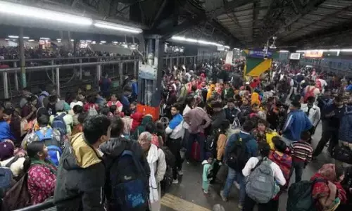 अनाउंसमेंट के बावजूद भी नहीं सुन रहे थे श्रद्धालु, हादसे के वक्त स्टेशन पर मौजूद वायुसेना के अधिकारी ने बताया आंखों देखा हाल अनाउंसमेंट के बावजूद भी नहीं सुन रहे थे श्रद्धालु, हादसे के वक्त स्टेशन पर मौजूद वायुसेना के अधिकारी ने बताया आंखों देखा हाल