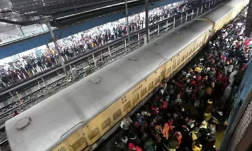 दिल्ली रेलवे स्टेशन पर अचानक कैसा हुआ बड़ा हादसा, भारतीय वायुसेना ने बताई आखों देखी घटना दिल्ली रेलवे स्टेशन पर अचानक कैसा हुआ बड़ा हादसा, भारतीय वायुसेना ने बताई आखों देखी घटना