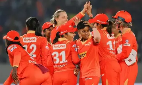 गुजरात जायंट्स को मिली पहली जीत, यूपी वॉरियर्स को 6 विकेटों से दी मात गुजरात जायंट्स को मिली पहली जीत, यूपी वॉरियर्स को 6 विकेटों से दी मात