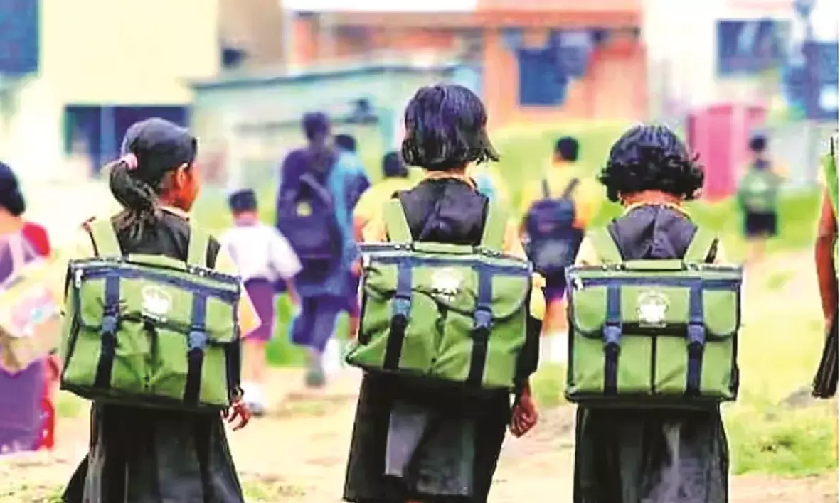 विद्यार्थियों की साइकिल को नहीं मिली रफ्तार, जानिए - क्या है कारण