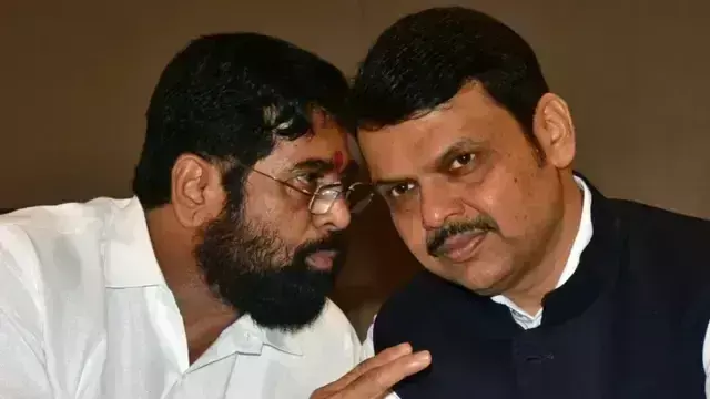 मुख्यमंत्री फडणवीस की गैरमौजूदगी में सीएम के रोल में दिखाई दिए एकनाथ शिंदे