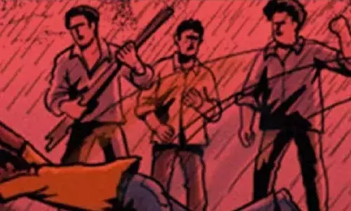 महाराष्ट्र के अकोला में दो गुटों के बीच हिंसक झड़प, वाहन को किया आग के हवाले, कई घायल