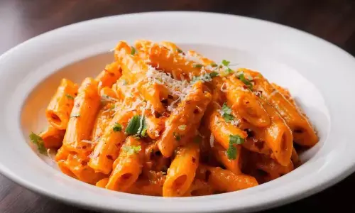 स्पाइसी पास्ता खाना करते हैं पसंद तो एक बार जरूर ट्राई करें ये रेसिपी, दोस्तों के साथ उठाएं लुत्फ