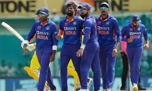 चैंपियंस ट्रॉफी भारत करेगा अपने ट्रंप कार्ड का इस्तेमाल, सिर्फ बल्ले से नहीं गेंद से भी छुड़ाता विपक्षियों के पसीने, देखें स्टैट्स चैंपियंस ट्रॉफी भारत करेगा अपने ट्रंप कार्ड का इस्तेमाल, सिर्फ बल्ले से नहीं गेंद से भी छुड़ाता विपक्षियों के पसीने, देखें स्टैट्स