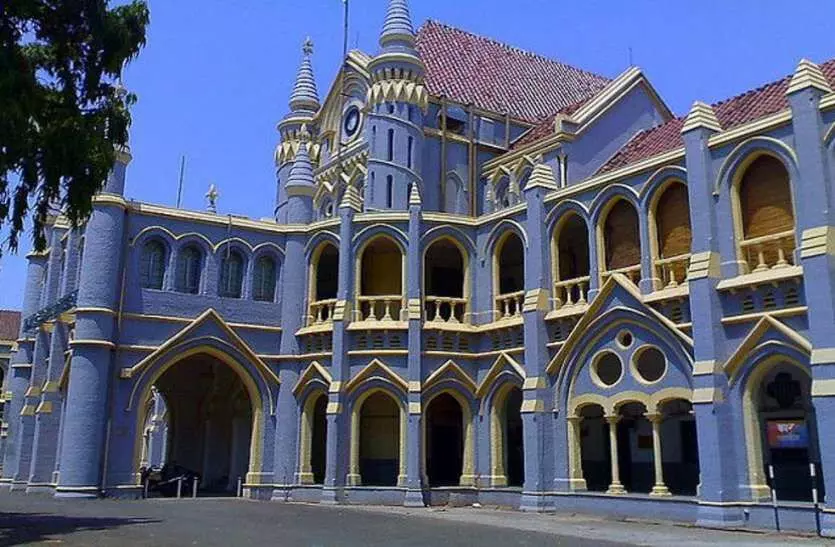यदि रोक नहीं है तो अतिक्रमण हटाने की करें कार्रवाई यदि रोक नहीं है तो अतिक्रमण हटाने की करें कार्रवाई