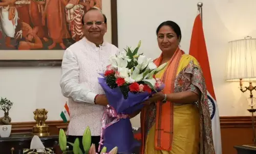 CM चुने जाने के बाद रेखा गुप्ता ने LG वीके सक्सेना से की मुलाकात, सरकार बनाने का दावा किया पेश, कल होगा शपथ ग्रहण