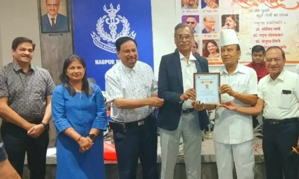 ईएनटी सर्जन डॉ बीके शर्मा हुए सम्मानित, कैंसर रोगियों के बेहतरीन इलाज के लिए बने सहारा ईएनटी सर्जन डॉ बीके शर्मा हुए सम्मानित, कैंसर रोगियों के बेहतरीन इलाज के लिए बने सहारा