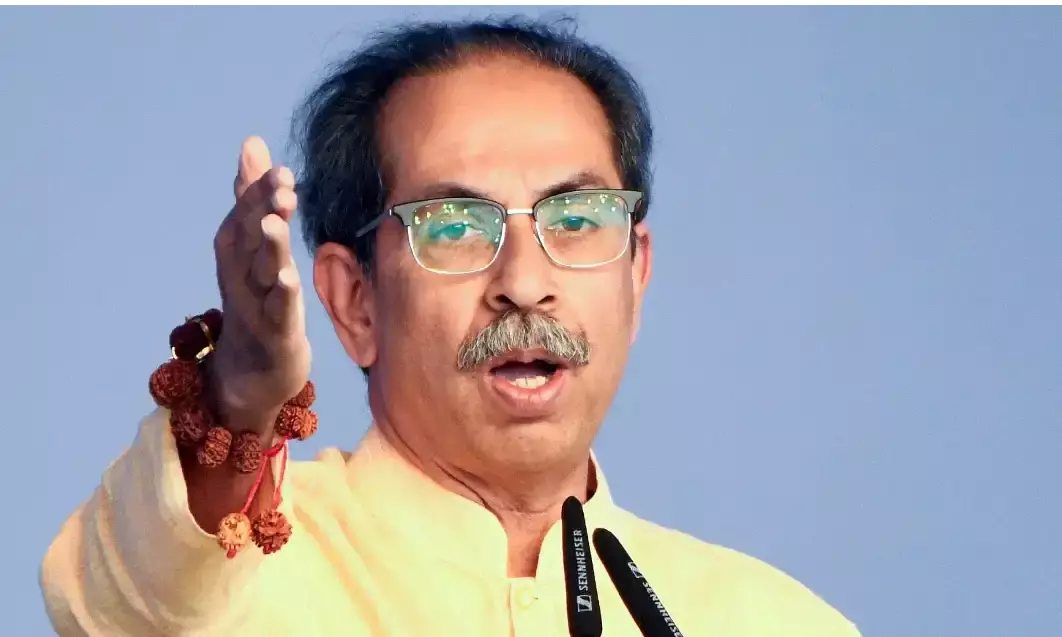 उद्धव ठाकरे ने कहा - मैं धक्का पुरुष बन गया, देखना है कौन कितने धक्के दे सकता है उद्धव ठाकरे ने कहा - मैं धक्का पुरुष बन गया, देखना है कौन कितने धक्के दे सकता है