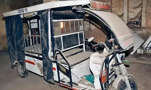 खराबी के बाद महीनों से बंद पड़ी विक्टोरिया को मिली ई-रिक्शा एम्बुलेंस