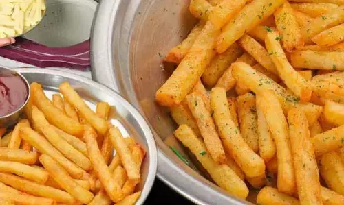 घर पर कुछ अच्छा और टेस्टी खाने का हो रहा है मन, तो ट्राई करें फिंगर चिप्स की इस आसान रेसिपी को, बच्चे हो जाएंगे खुश