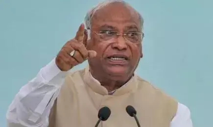 अरुणाचल प्रदेश में चीन की घुसपैठ को लेकर खड़गे ने मोदी सरकार पर साधा निशाना अरुणाचल प्रदेश में चीन की घुसपैठ को लेकर खड़गे ने मोदी सरकार पर साधा निशाना