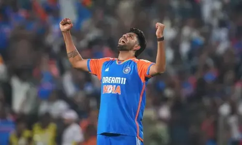 बांग्लादेश के खिलाफ हर्षित ने चलाया तिकड़ी का जादू, बन गए तीनों फॉर्मेट के अलावा आईसीसी इवेंट में तीन विकेट चटकाने वाले पहले भारतीय डेब्यूटेंट बांग्लादेश के खिलाफ हर्षित ने चलाया तिकड़ी का जादू, बन गए तीनों फॉर्मेट के अलावा आईसीसी इवेंट में तीन विकेट चटकाने वाले पहले भारतीय डेब्यूटेंट