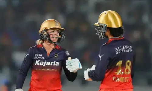 बेकार गई एलिसे पेरी की दमदार पारी, रोमांचक मुकाबले में 4 विकेटों से जीती मुंबई इंडियंस बेकार गई एलिसे पेरी की दमदार पारी, रोमांचक मुकाबले में 4 विकेटों से जीती मुंबई इंडियंस